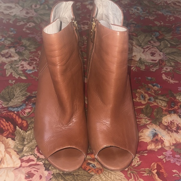 Open Toed Bootie Heels 🍂🤎👜 - Picture 8 of 9